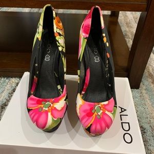 Aldo floral wedges